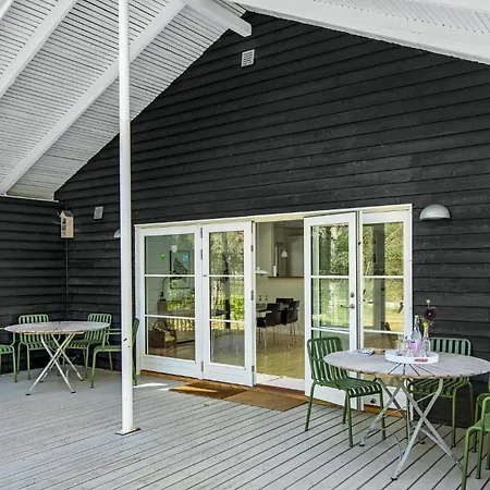 Malurt Holiday home Vester Somarken